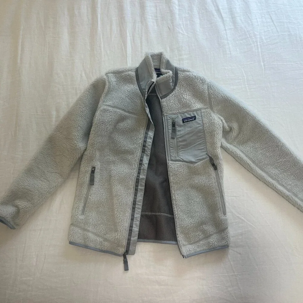 Patagonia Classic Retro-X Jacket in White and Grey - Picture 2 of 3